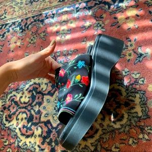 Floral detailed Platform sandals